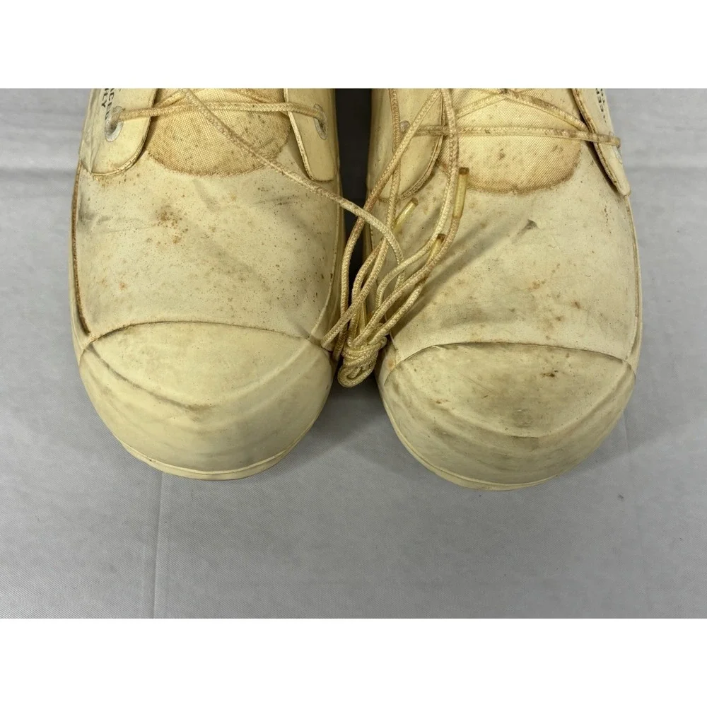 US Military DLA 100-82-C-4041 Mens Off White Snow Bunny Boots 9R Mickey Mouse